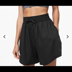 Lululemon Feeling Femme Short 6” Black NWT